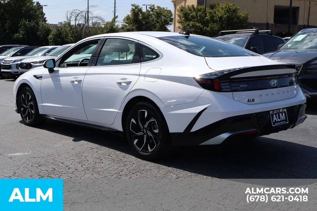 Hyundai Sonata photo 8