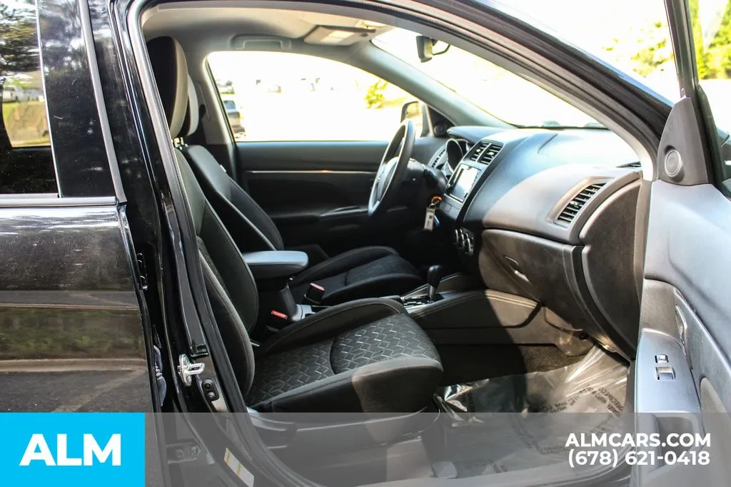 Mitsubishi Outlander Sport photo 17