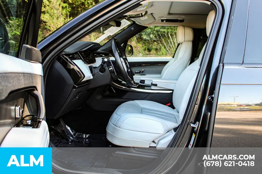 Land Rover Range Rover Sport photo 16