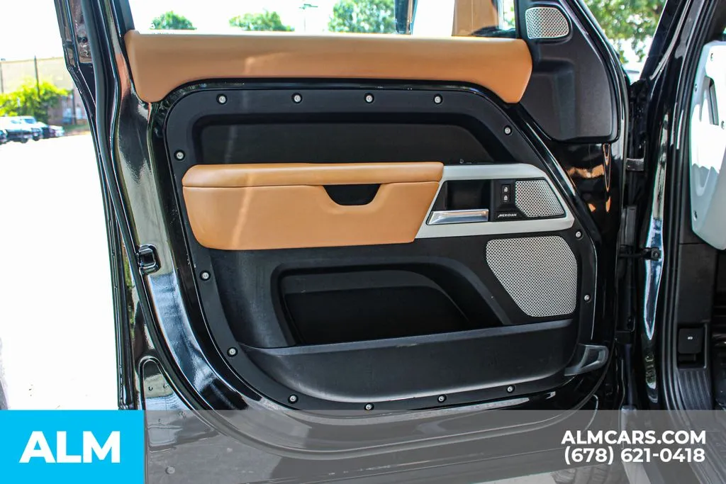 Land Rover Defender 130 photo 36