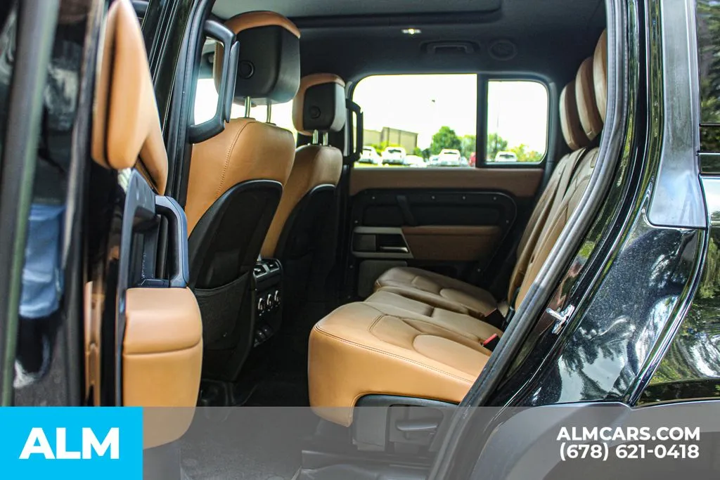 Land Rover Defender 130 photo 17