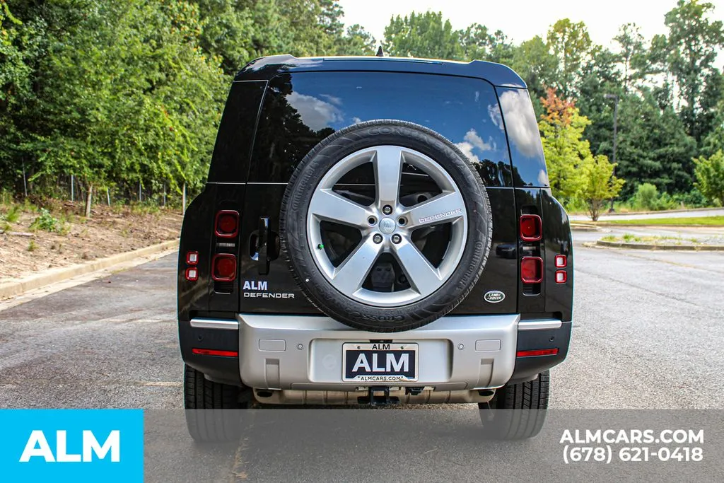 Land Rover Defender 130 photo 10