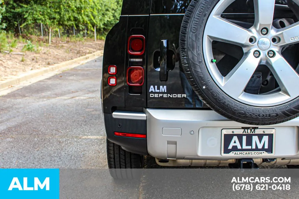 Land Rover Defender 130 photo 12
