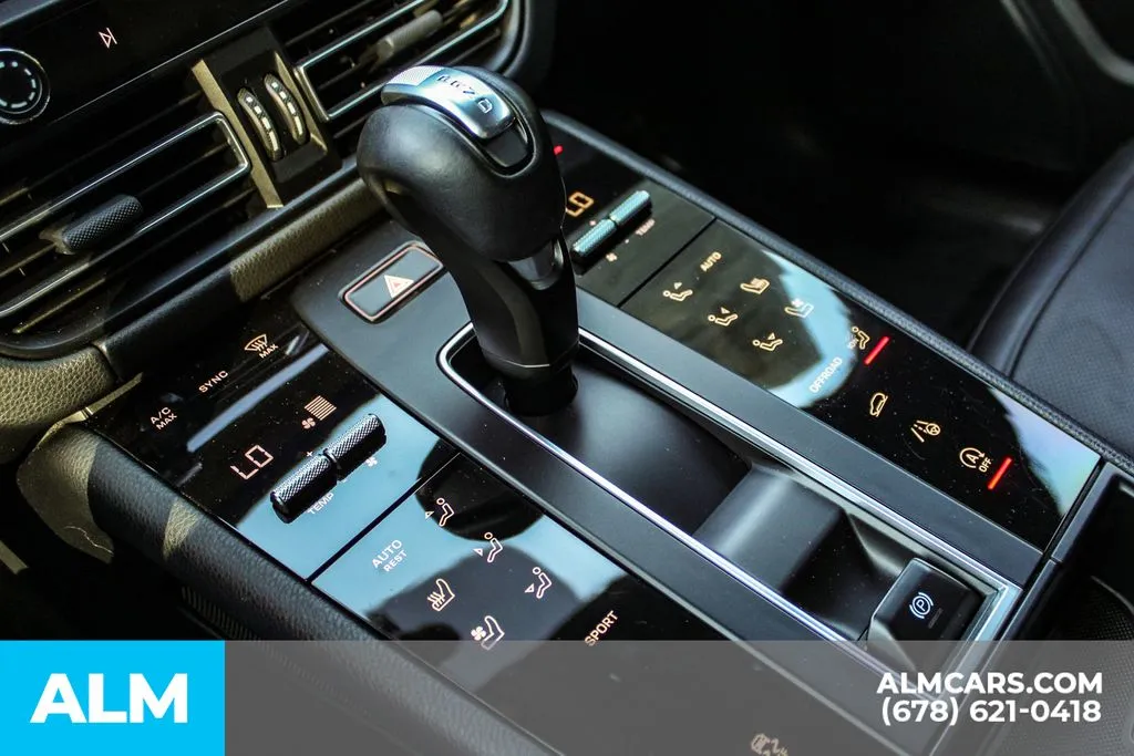 Porsche Macan photo 36