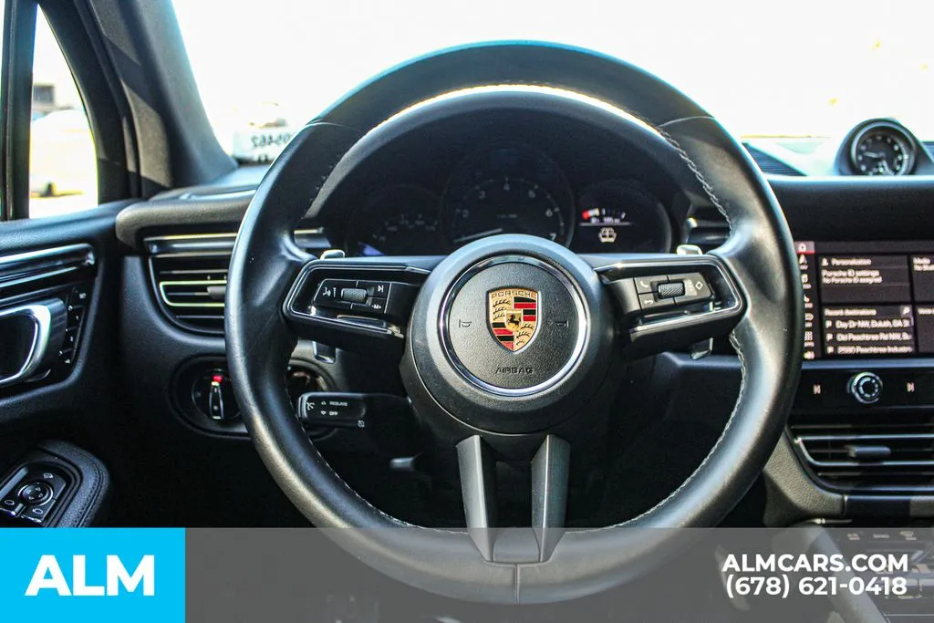 Porsche Macan photo 23