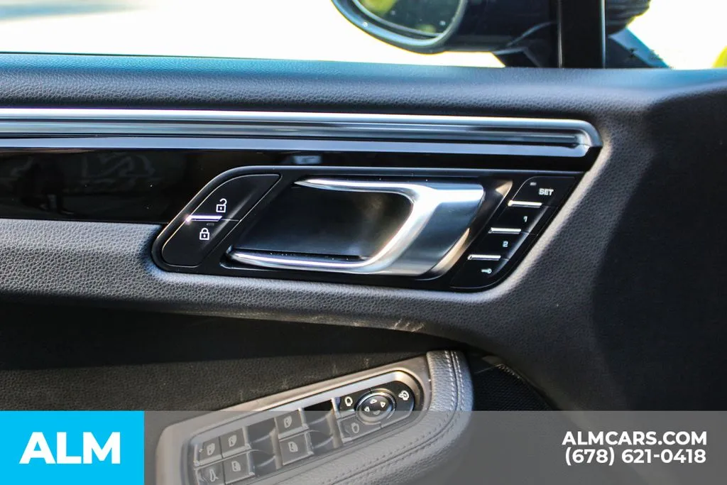 Porsche Macan photo 38