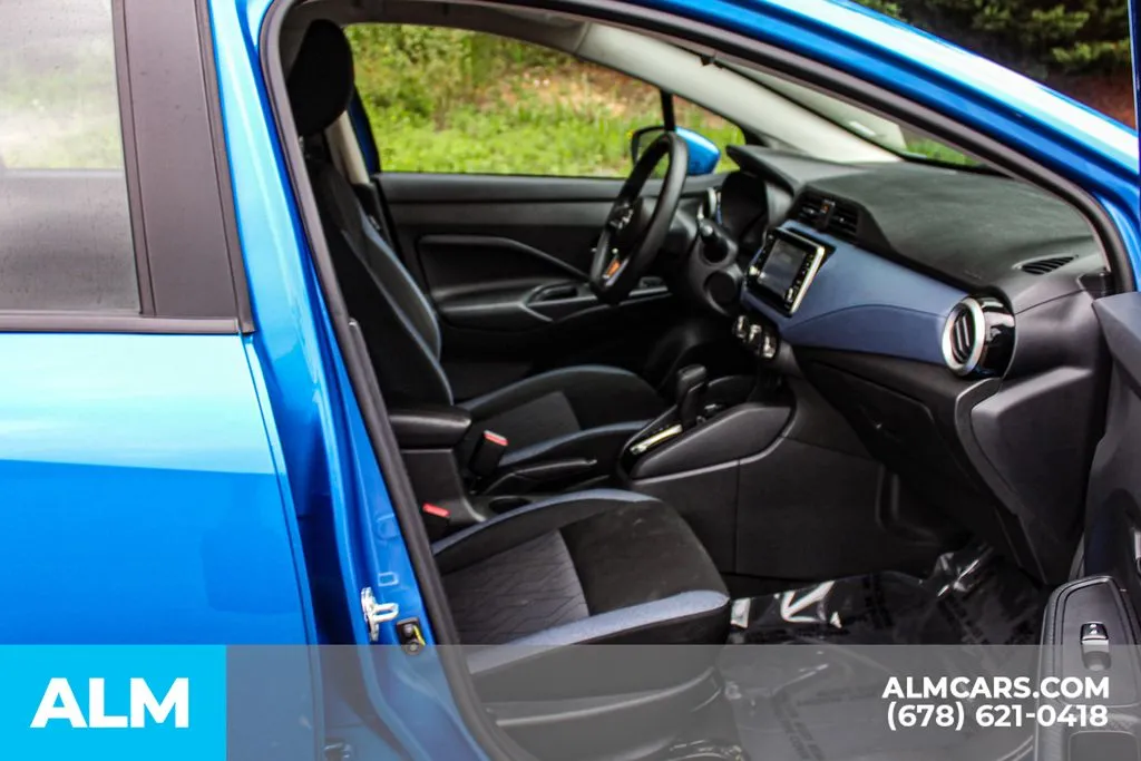 Nissan Versa photo 18
