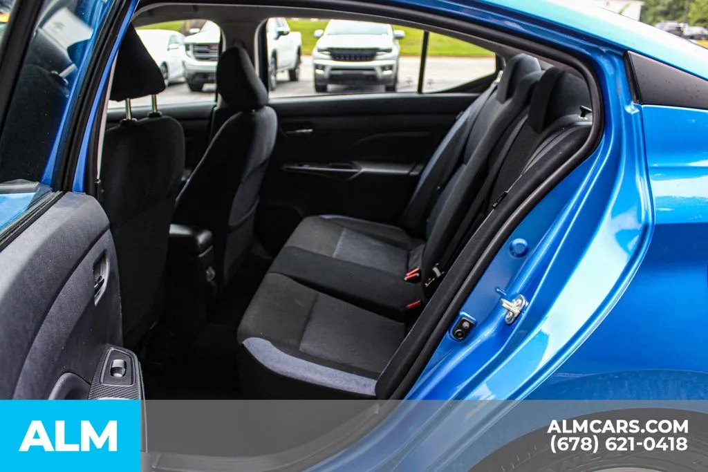 Nissan Versa photo 16