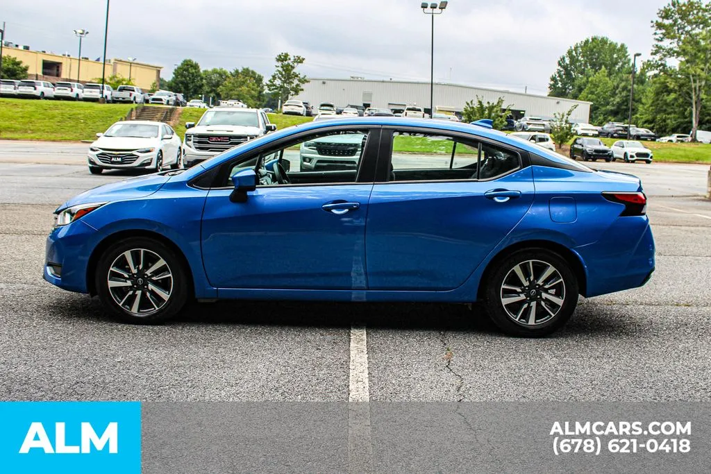 Nissan Versa photo 5