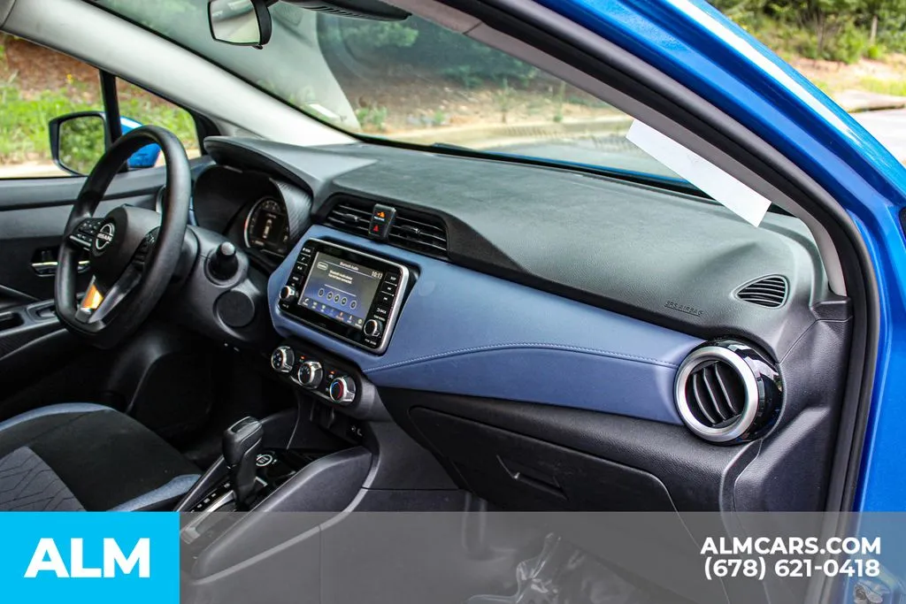 Nissan Versa photo 21