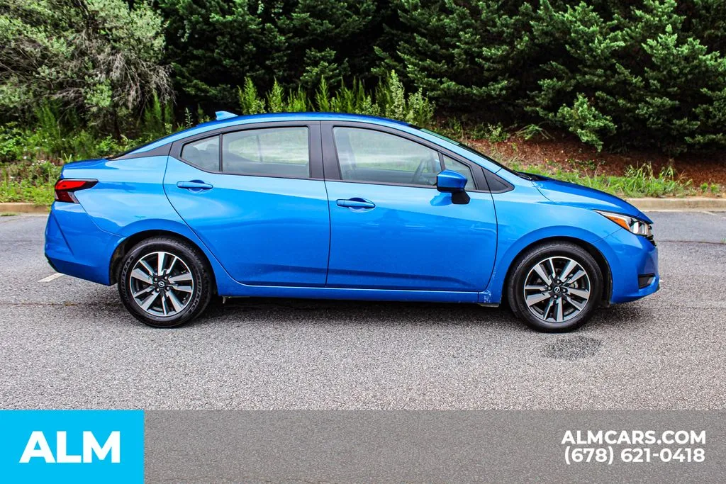 Nissan Versa photo 6