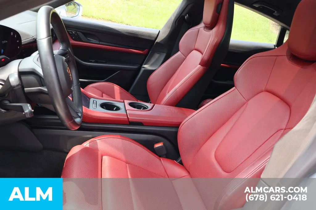 Porsche Taycan photo 15