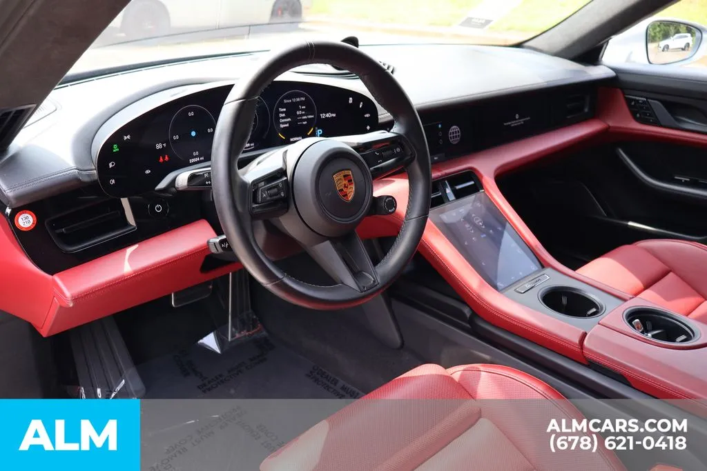 Porsche Taycan photo 9