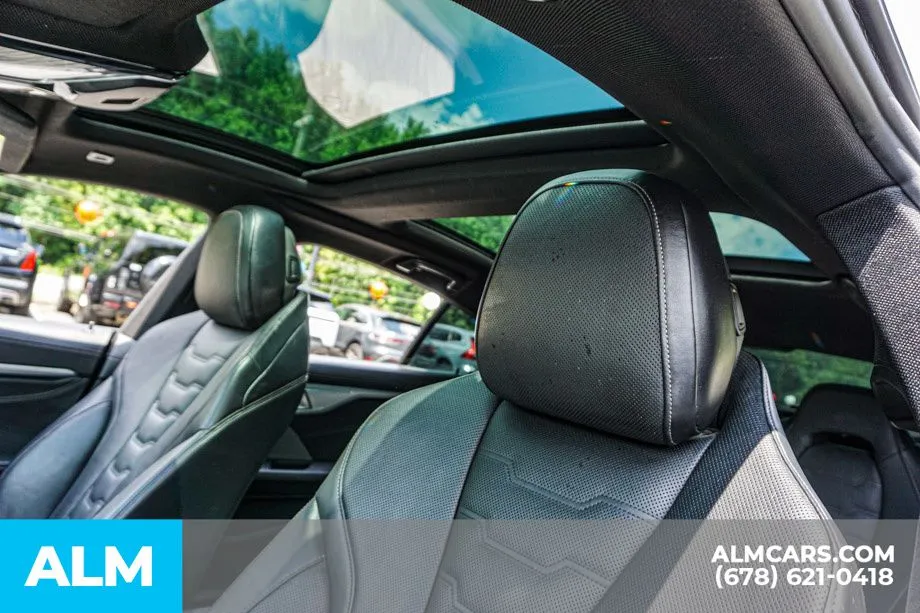 BMW 8 Series photo 17