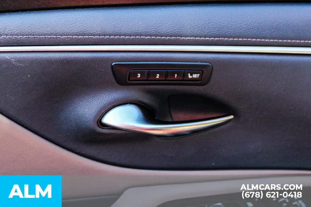 Lexus ES photo 36