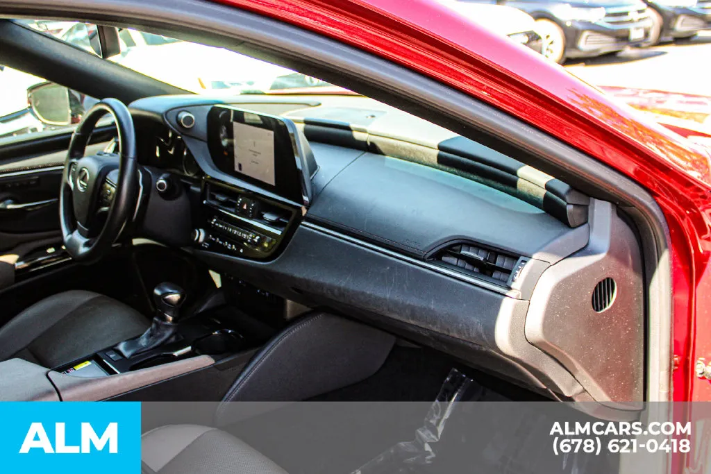 Lexus ES photo 22