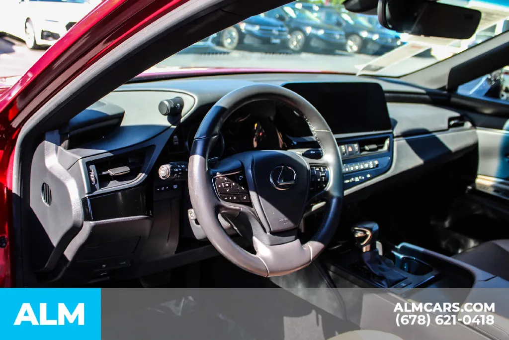 Lexus ES photo 26