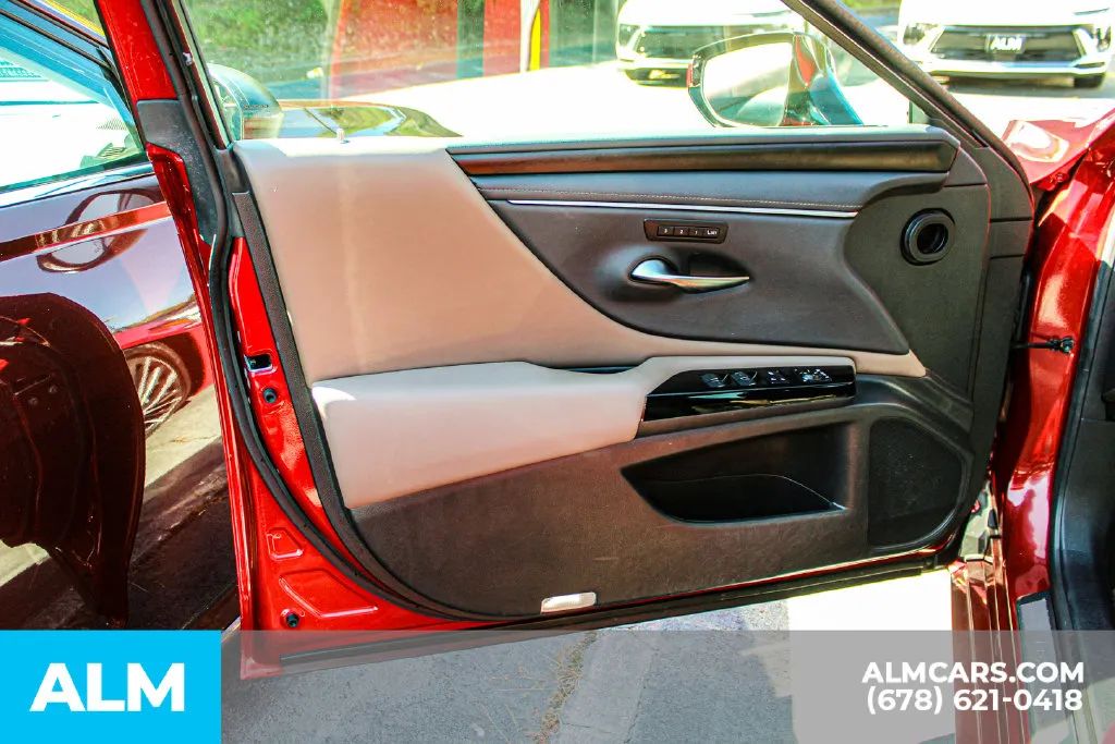 Lexus ES photo 35