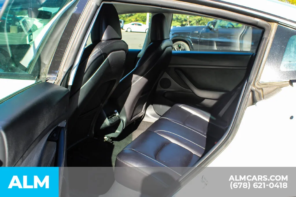 Tesla Model 3 photo 17
