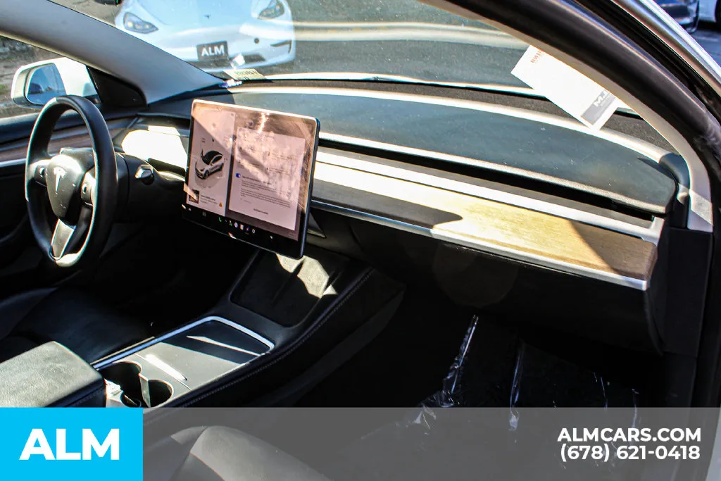 Tesla Model 3 photo 22