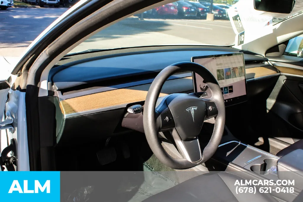 Tesla Model 3 photo 21