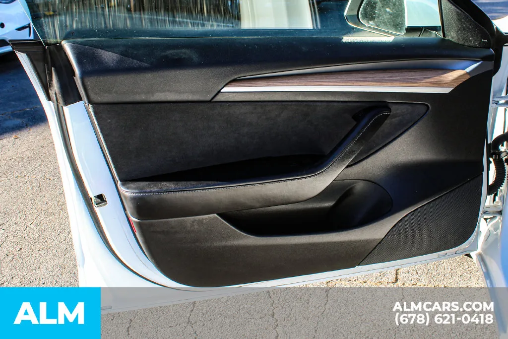 Tesla Model 3 photo 32