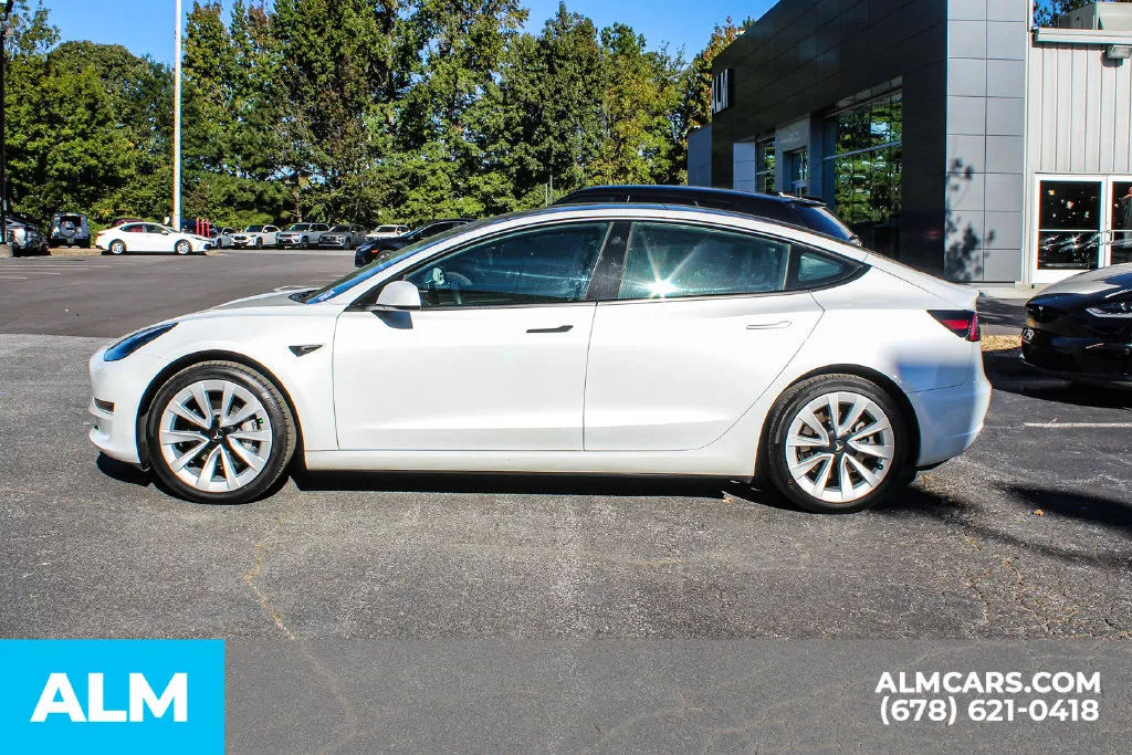Tesla Model 3 photo 6