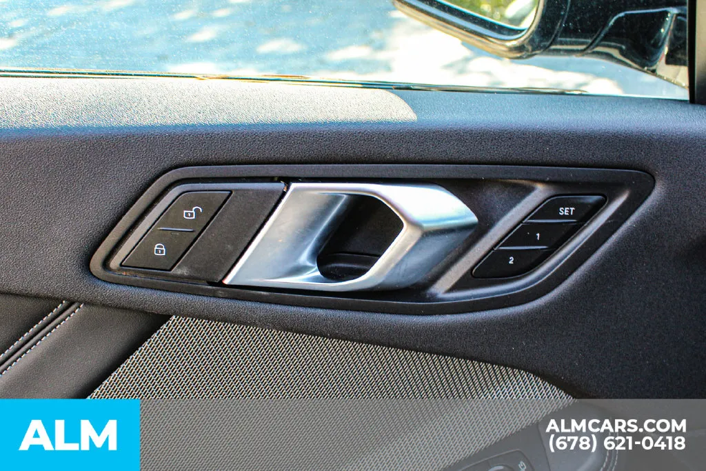 BMW 2 Series photo 28