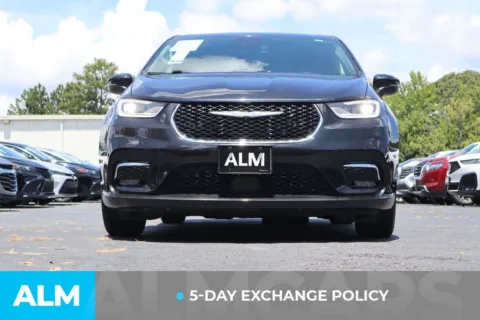 More photos of 2023 Chrysler Pacifica Touring L at ALM Gwinnett, GA