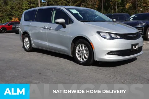 More photos of 2022 Chrysler Voyager LX at ALM Gwinnett, GA