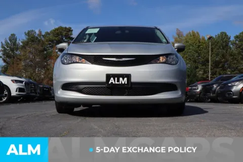 More photos of 2022 Chrysler Voyager LX at ALM Gwinnett, GA
