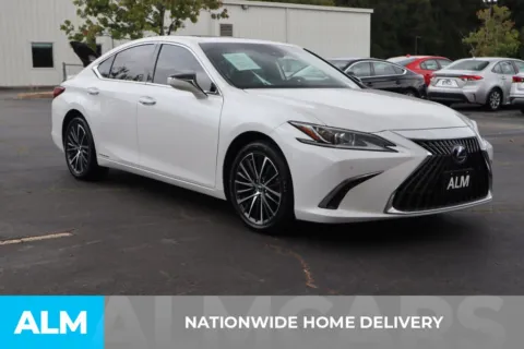 More photos of 2022 Lexus ES 300h at ALM Gwinnett, GA