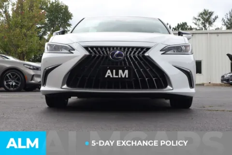 More photos of 2022 Lexus ES 300h at ALM Gwinnett, GA