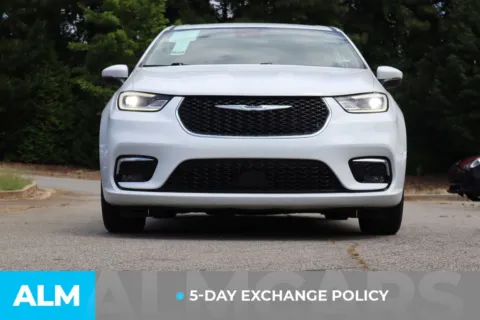 More photos of 2023 Chrysler Pacifica Touring L at ALM Gwinnett, GA