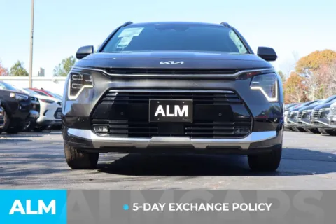 More photos of 2023 Kia Niro Plug-In Hybrid SX at ALM Gwinnett, GA