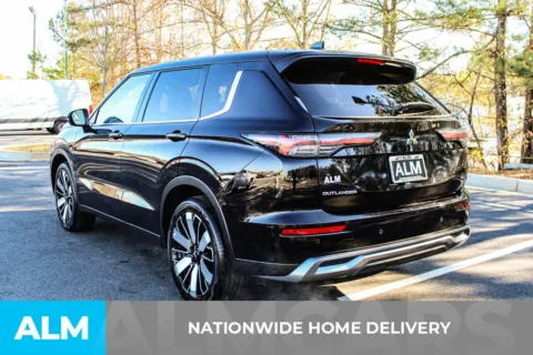 More photos of 2025 Mitsubishi Outlander SE at ALM Mall of Georgia, GA