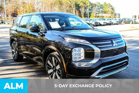 More photos of 2025 Mitsubishi Outlander SE at ALM Mall of Georgia, GA