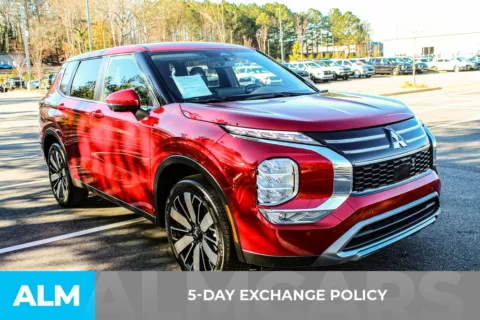 More photos of 2025 Mitsubishi Outlander SE at ALM Mall of Georgia, GA