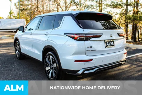 More photos of 2025 Mitsubishi Outlander SE at ALM Mall of Georgia, GA