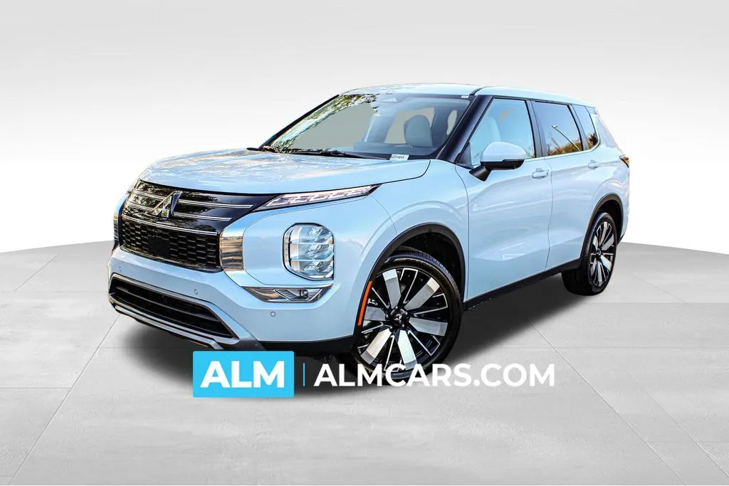 2025 Mitsubishi Outlander SE's photo