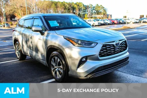 More photos of 2021 Toyota Highlander Hybrid XLE at ALM Mall of Georgia, GA
