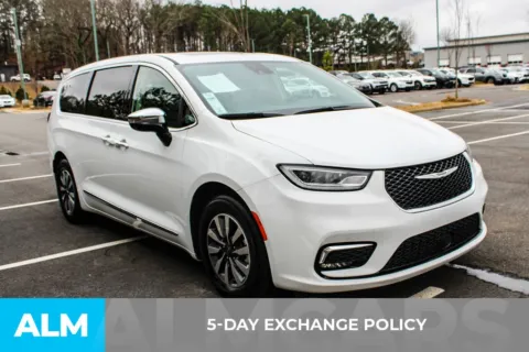 Another view of 2023 Chrysler Pacifica Hybrid Limited for sale in Buford, GA at ALM Mall of Georgia