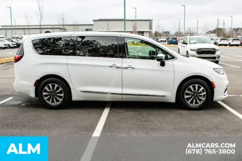 More photos of 2023 Chrysler Pacifica Hybrid Limited at ALM Mall of Georgia, GA