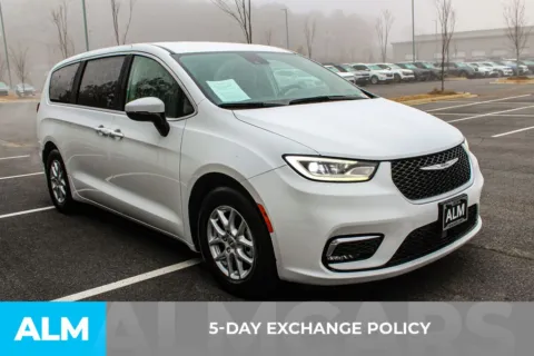 More photos of 2023 Chrysler Pacifica Touring L at ALM Mall of Georgia, GA