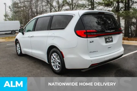 More photos of 2023 Chrysler Pacifica Touring L at ALM Mall of Georgia, GA