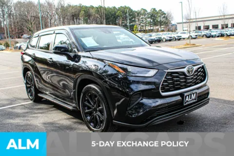 More photos of 2023 Toyota Highlander L at ALM Mall of Georgia, GA