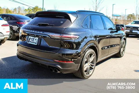 More photos of 2023 Porsche Cayenne S Platinum Edition at ALM Mall of Georgia, GA