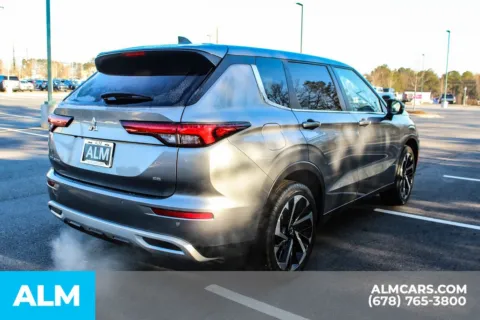 More photos of 2024 Mitsubishi Outlander SE at ALM Mall of Georgia, GA