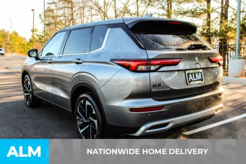 More photos of 2024 Mitsubishi Outlander SE at ALM Mall of Georgia, GA