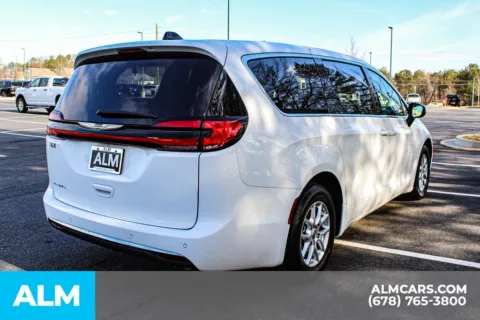 More photos of 2023 Chrysler Pacifica Touring L at ALM Mall of Georgia, GA